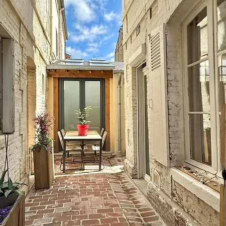 Albertine - Beautiful Family With Exterior